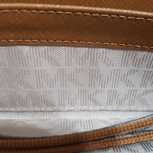 Michael Kors Wallet - Picture 9 of 9